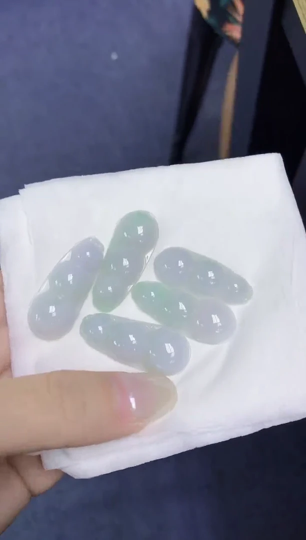 翡翠未镶嵌颈饰天然缅甸翡翠A货多样性发其一