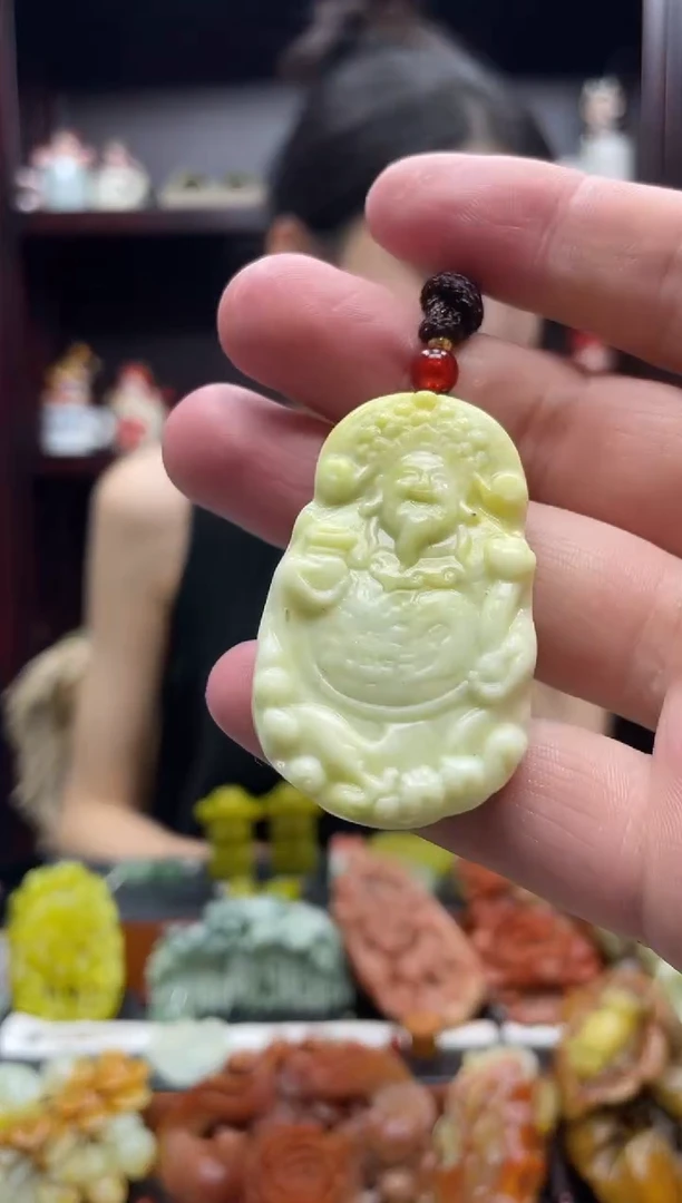 岫玉未镶嵌吊坠·