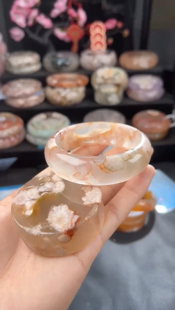 【闪购商品】石英质玉手镯未镶嵌54