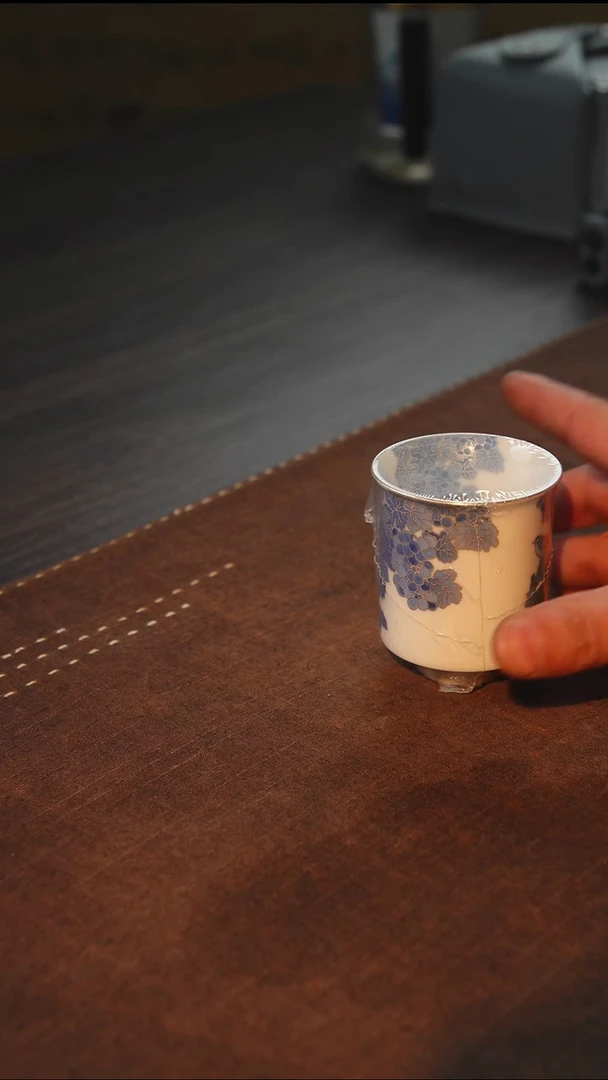 瓷鎏银青花主人杯