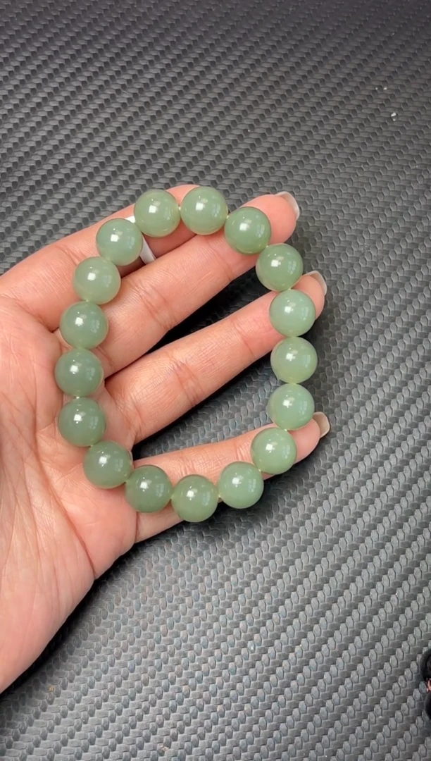 未镶嵌手串和田玉是***！且末微色差近矿卡12