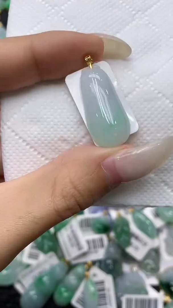 颈饰18K金镶嵌翡翠11111111111