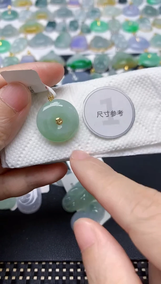 翡翠18K金镶嵌颈饰天然缅甸A货翡翠