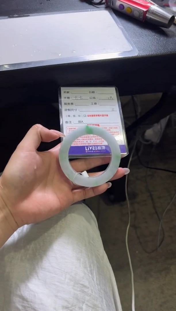 未镶嵌手镯定制翡翠牵*定制手镯不退不换