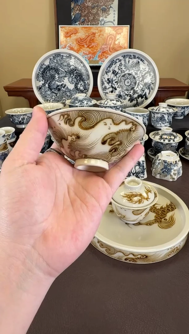 釉里金过肩龙斗笠杯