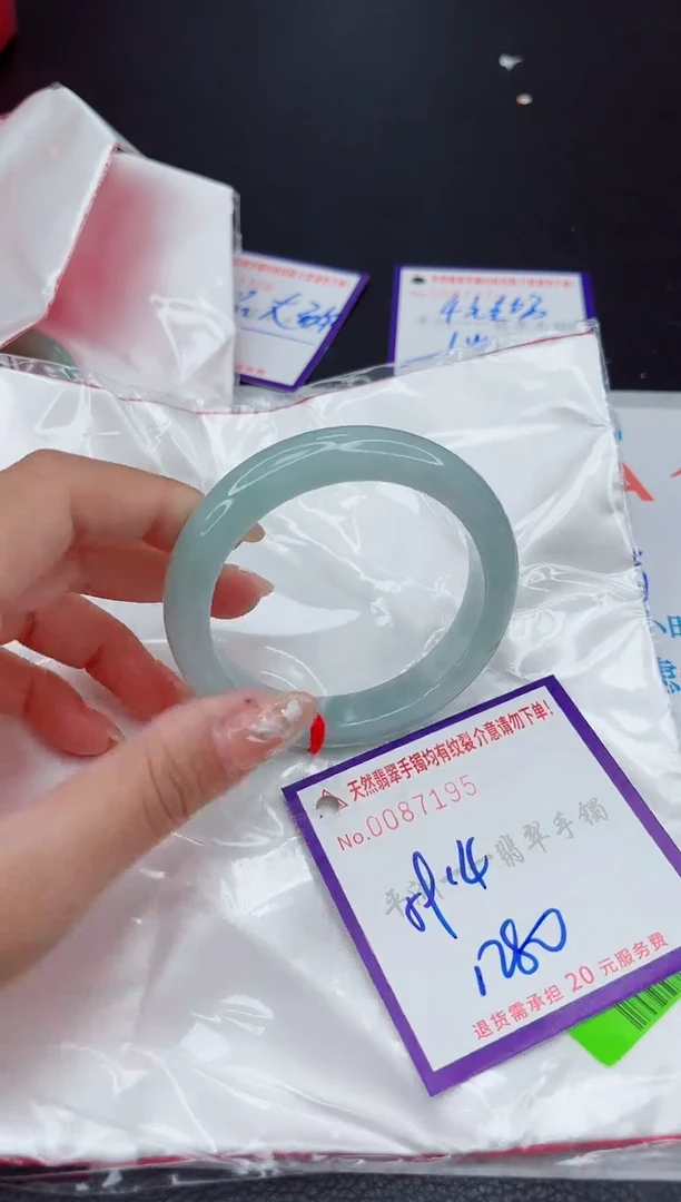 翡翠手镯未镶嵌1