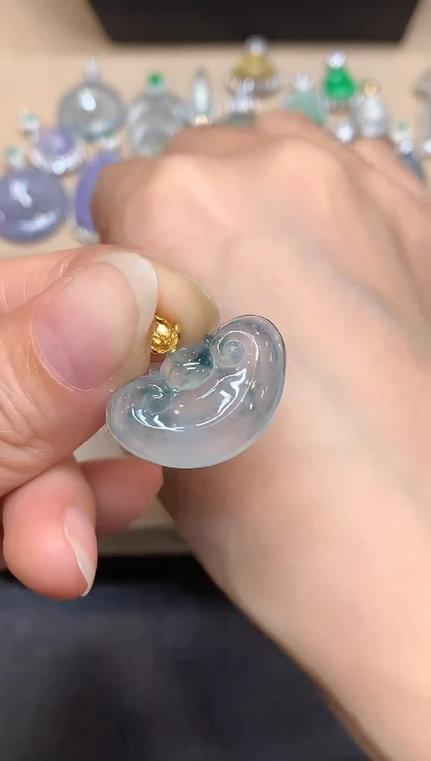 颈饰18K金镶嵌翡翠爱心如意【无服务费