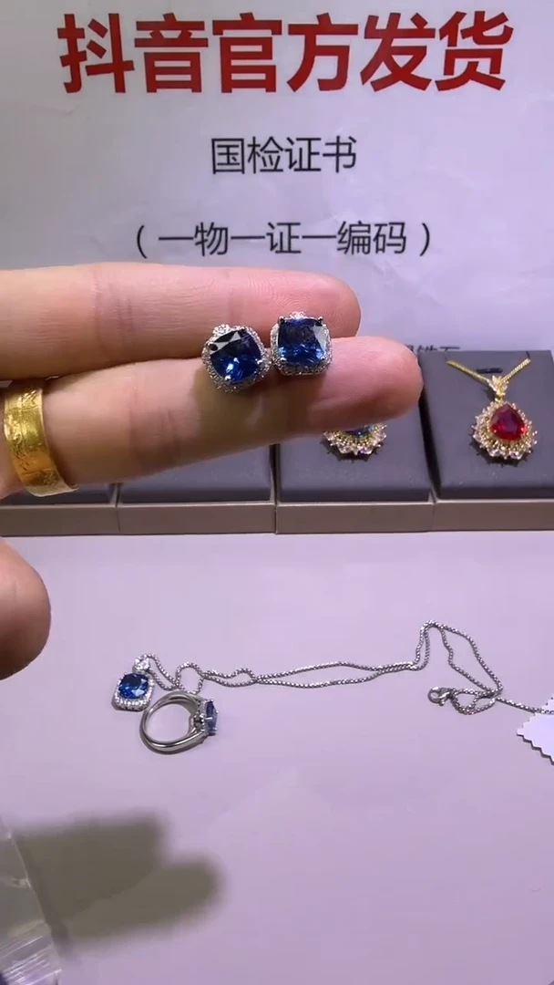 耳钉蓝宝石18K金镶嵌9