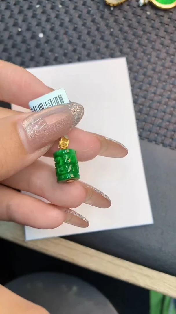 颈饰18K金镶嵌翡翠1