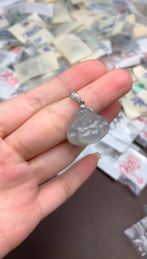 18K金镶嵌挂件翡翠一
