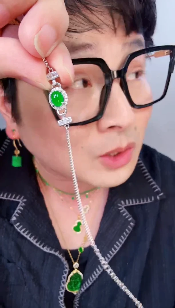 【闪购商品】翡翠颈饰未镶嵌一件