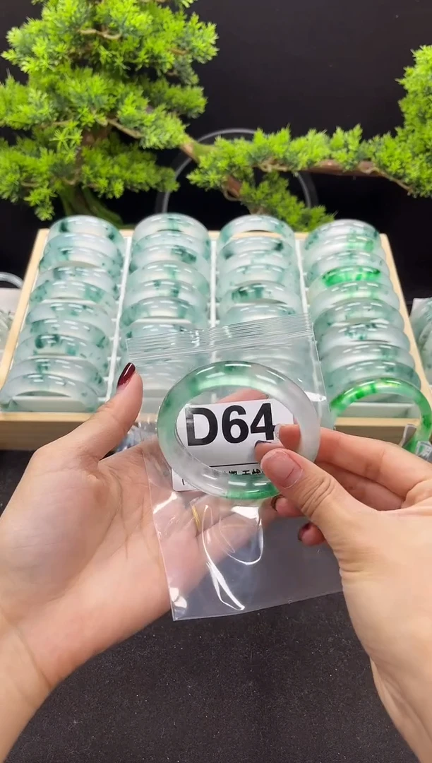 【闪购商品】石英岩玉手镯未镶嵌D64