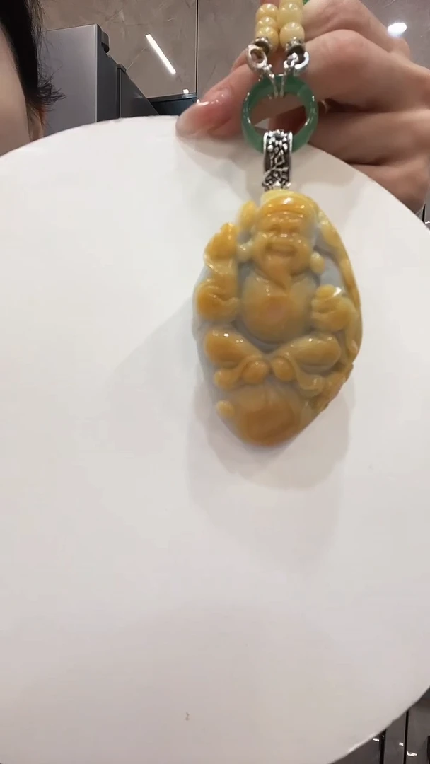 翡翠未镶嵌颈饰财神