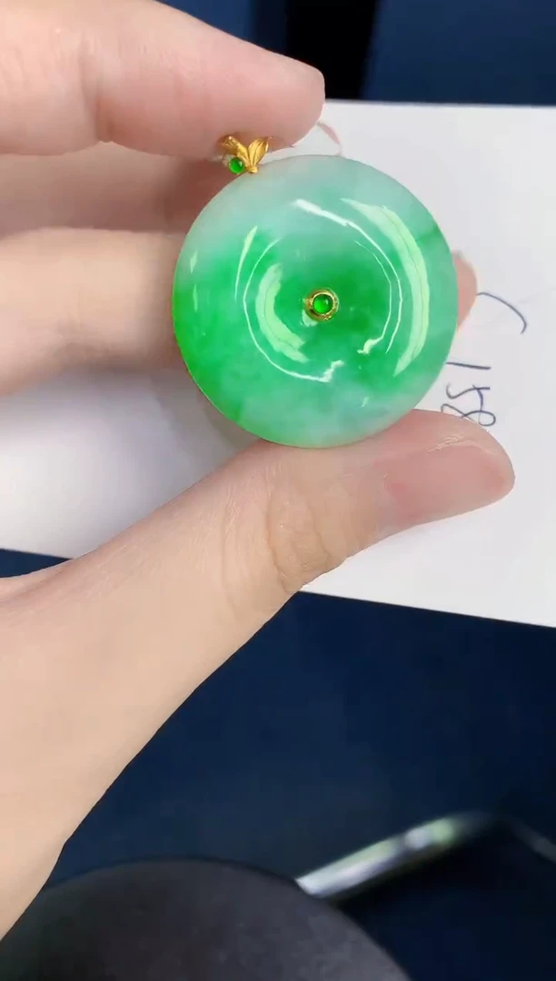 翡翠18K金镶嵌颈饰天然翡翠缅甸A货