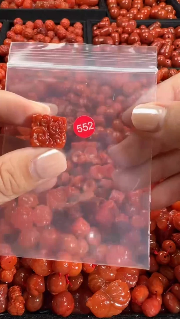 颈饰未镶嵌南红玛瑙1