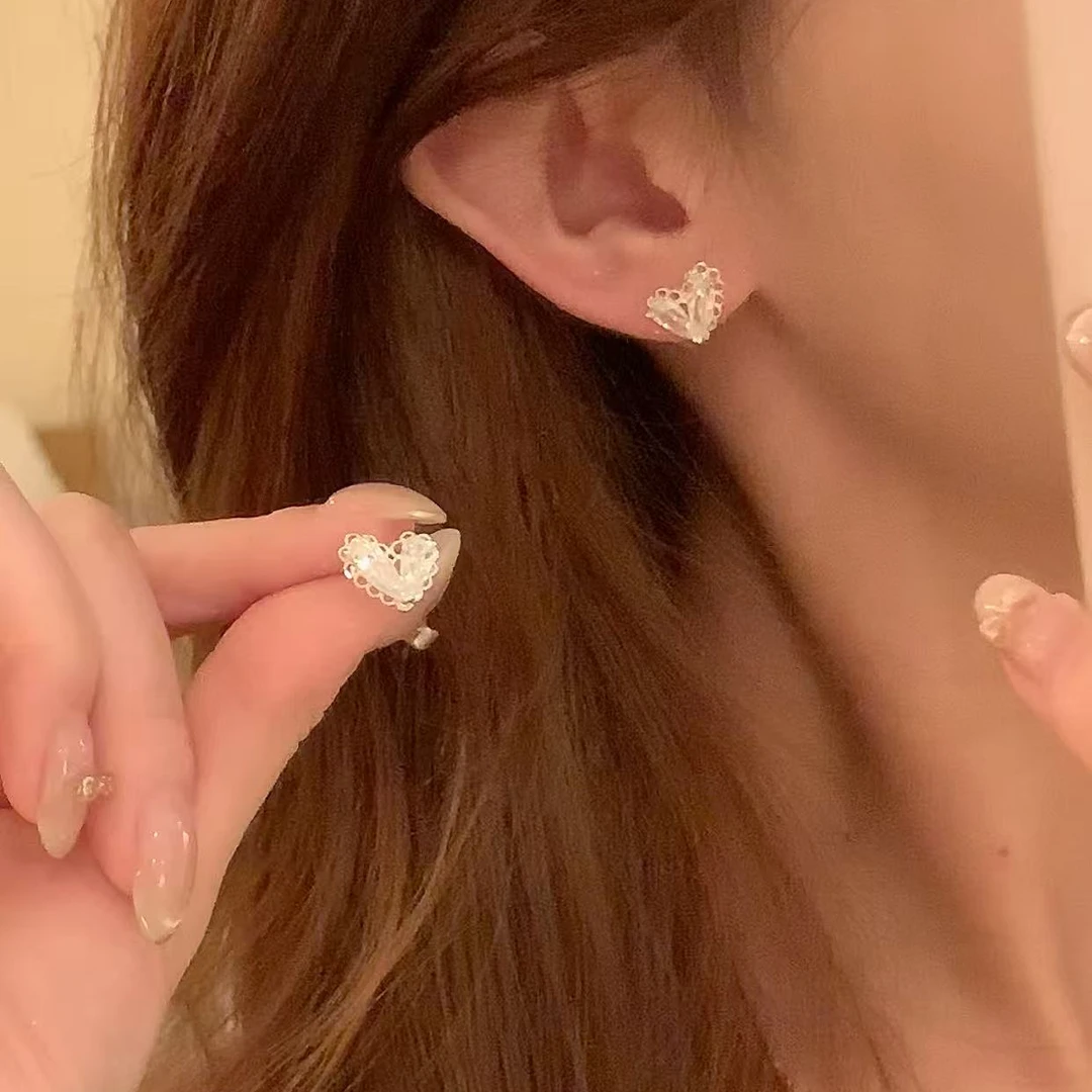铜合金锆石耳饰 秋冬轻奢闪锆爱心蕾丝耳环女气质百搭耳针耳饰