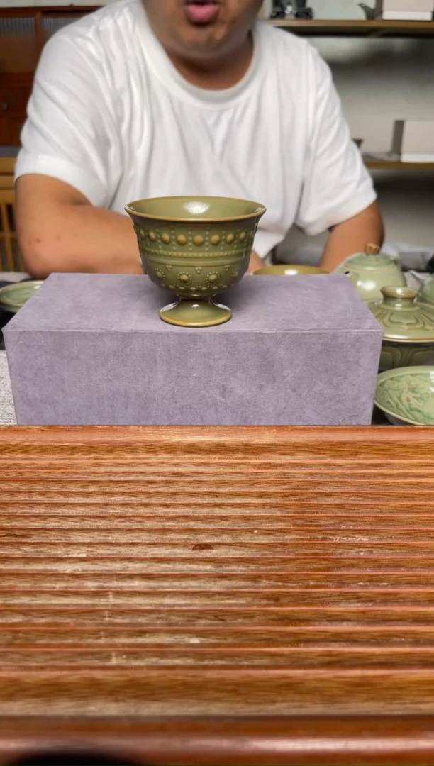 其他耀州窑橄榄绿高足杯  微瑕