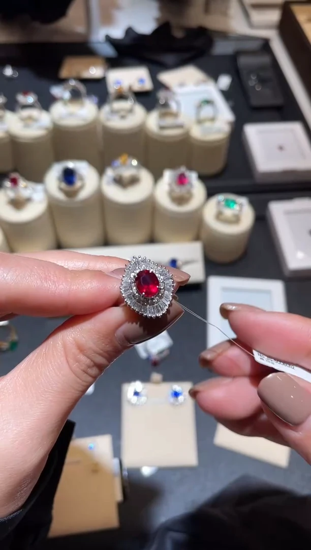 铂Pt900镶嵌戒指红宝石1.56ct