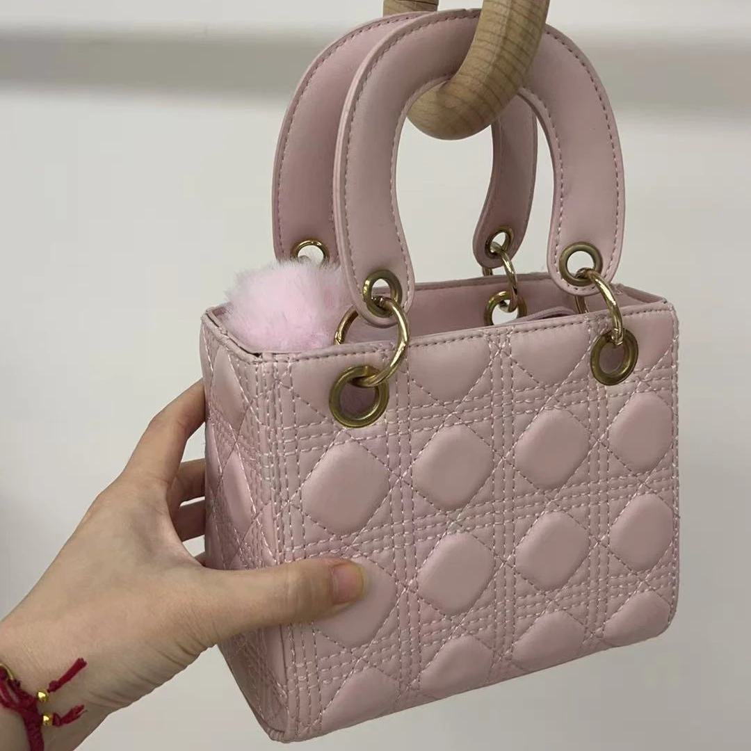 漆皮轻奢风百搭纯色韩式刺绣轻奢斜挎包手提包包菱格90SP051Z