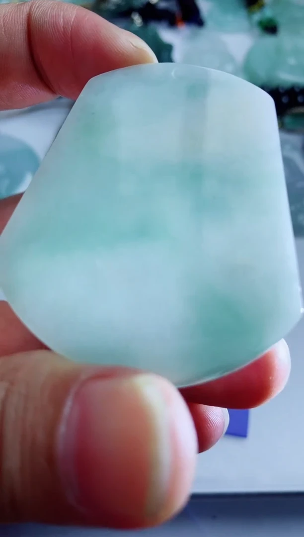 【闪购商品】翡翠吊坠(不含链)未镶嵌多样性随机发其一