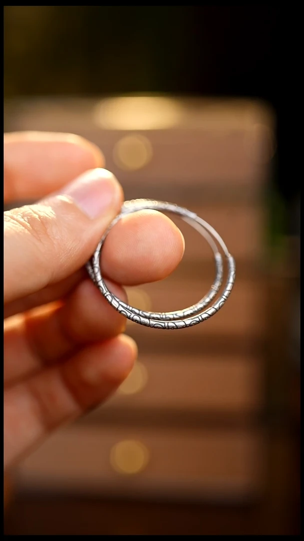 刺绣银色小圈耳饰Q9168