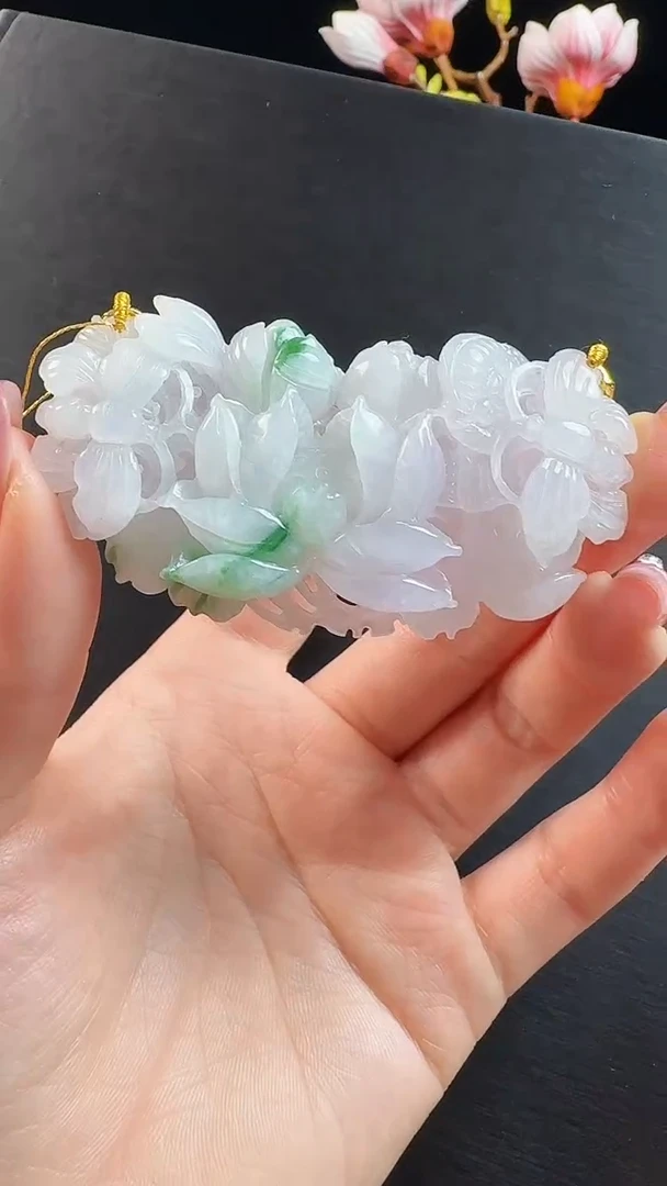 颈饰未镶嵌翡翠蝶恋花