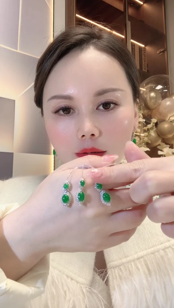 【闪购商品】翡翠吊坠(不含链)18K金镶嵌F118 多样性发货一件