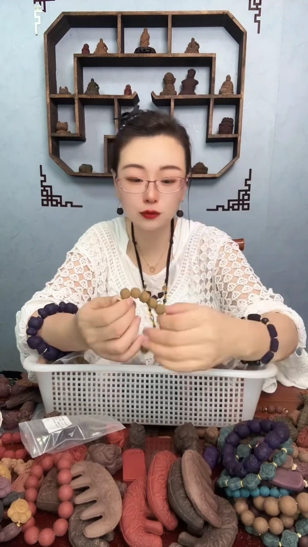 泥塑白麝雪松扎基+灯笼珠（手串）