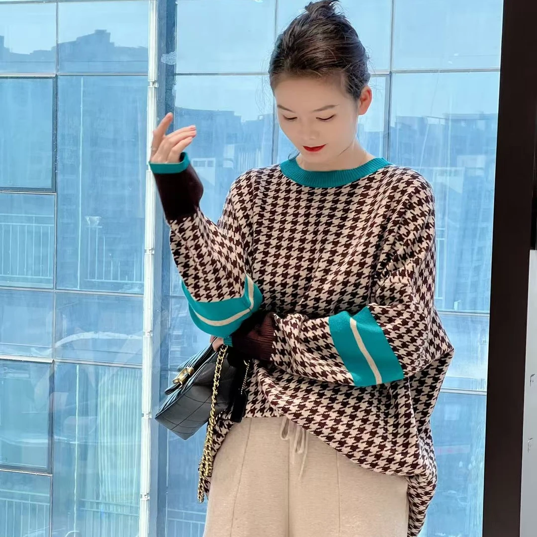 普拉那  454  圆领保暖提花女厚款千鸟格常规宽松型毛针织衫