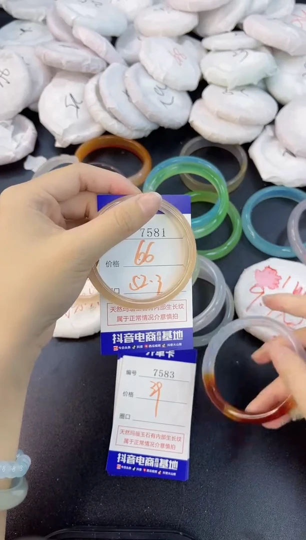 【闪购商品】玛瑙/玉髓手镯合金7581