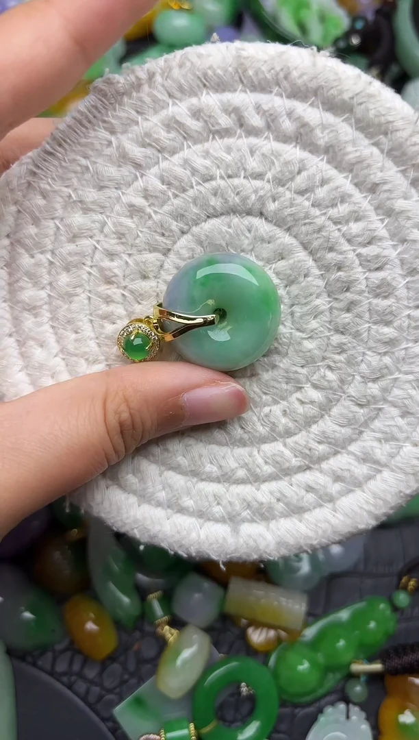 颈饰未镶嵌翡翠缅甸翡翠吊坠