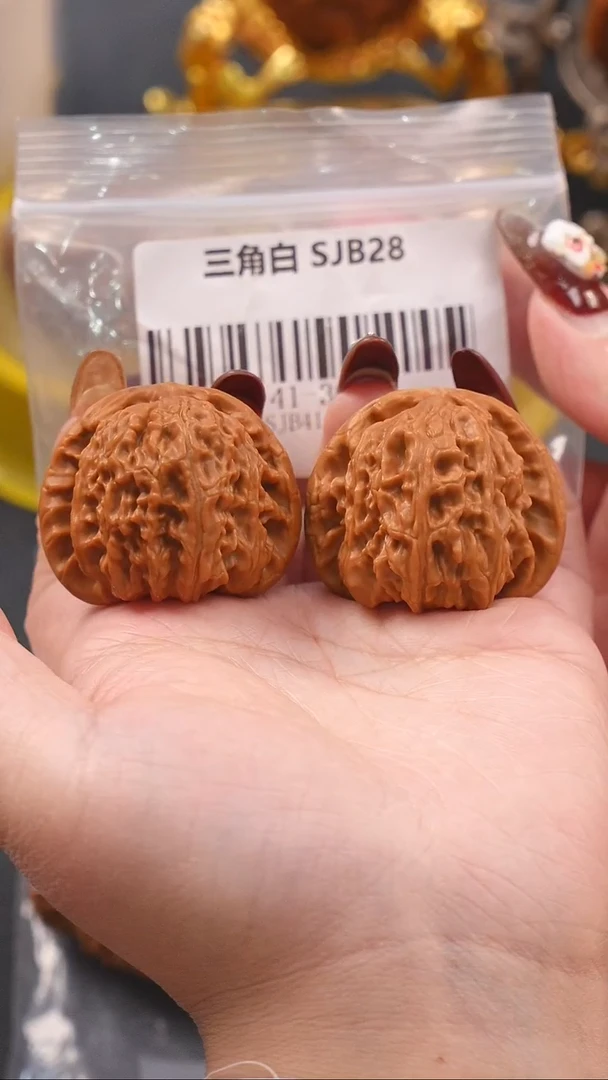 【闪购商品】文玩核桃吊坠41三角白