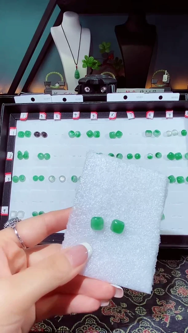 银S925镶嵌石英质玉（非洲翠）耳钉悦*耳钉