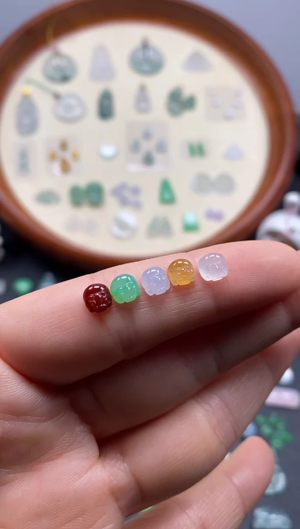 颈饰未镶嵌翡翠5颗多宝貔貅/芬