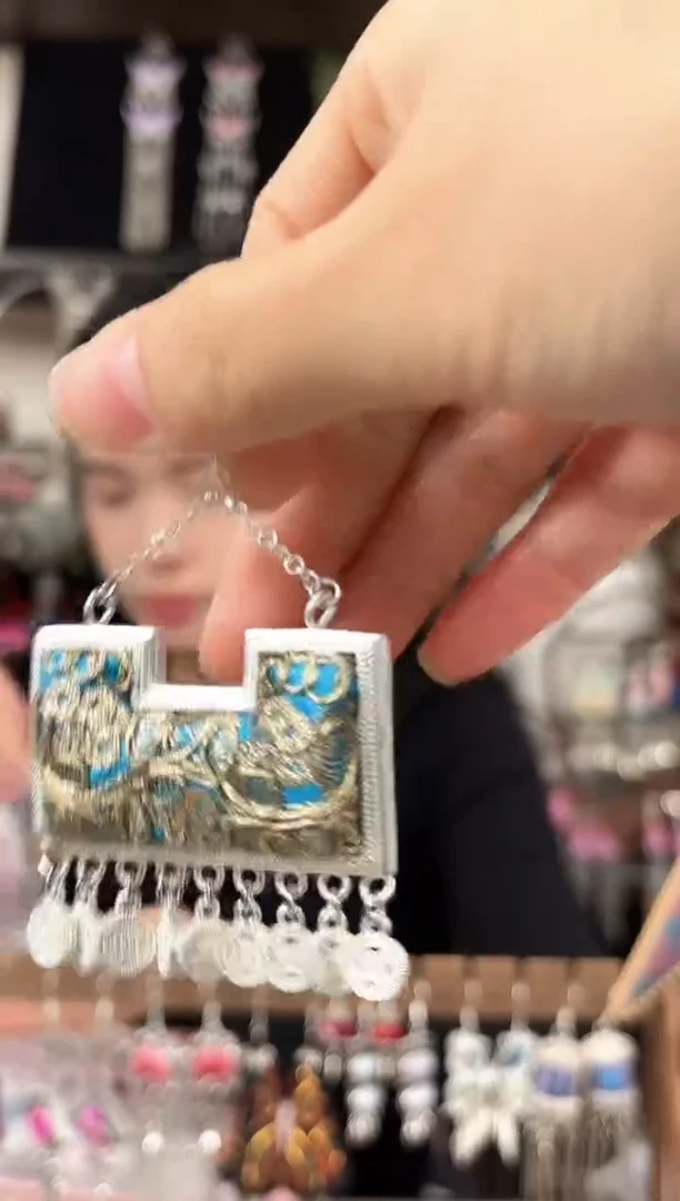 织绣民族风非遗老绣饰品832