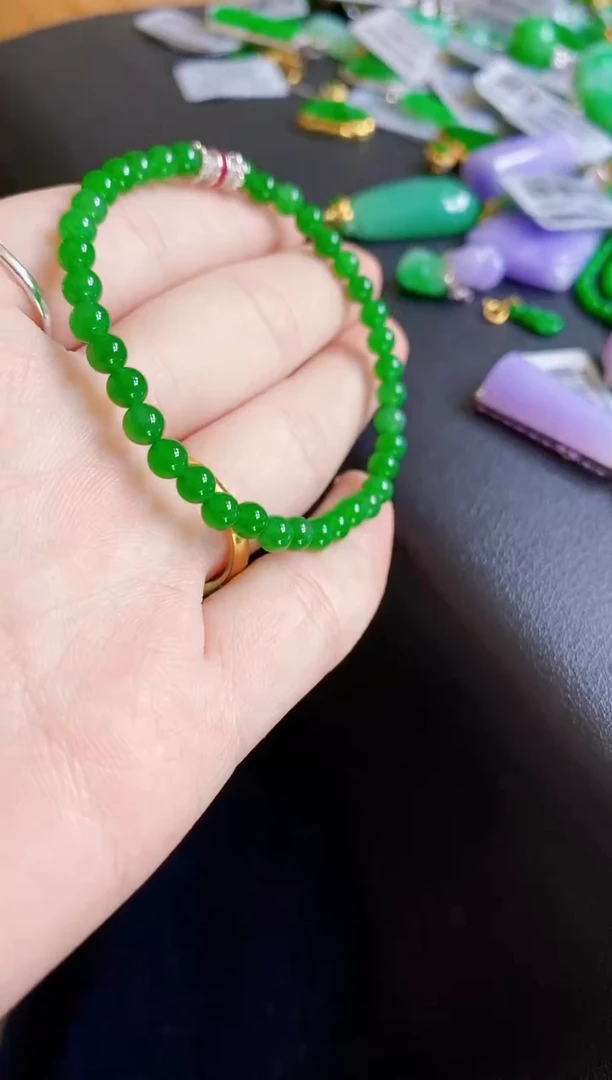 颈饰18K金镶嵌翡翠手链