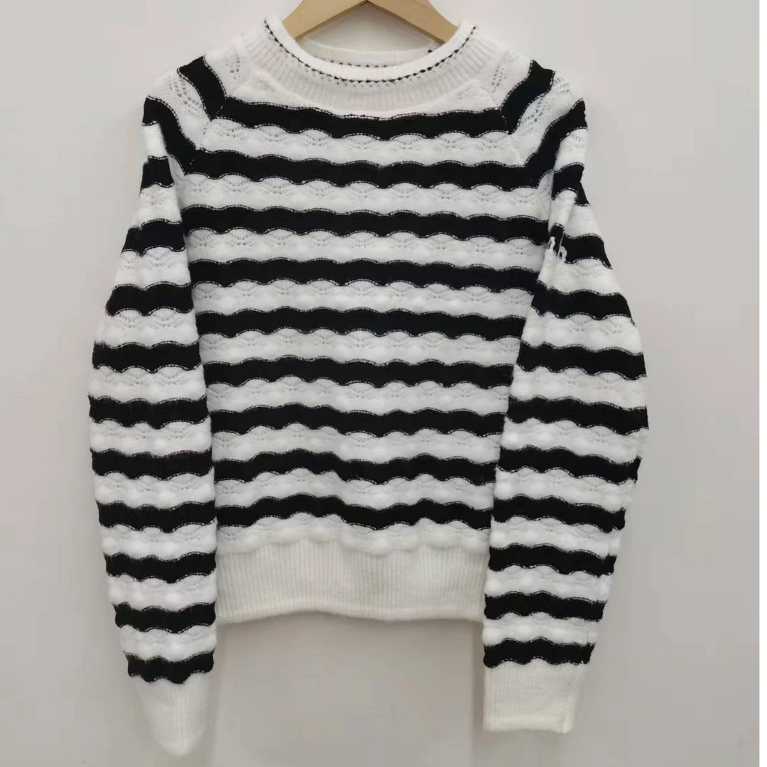 休闲百搭大方时尚条纹针织衫长袖黑白圆领套头均码