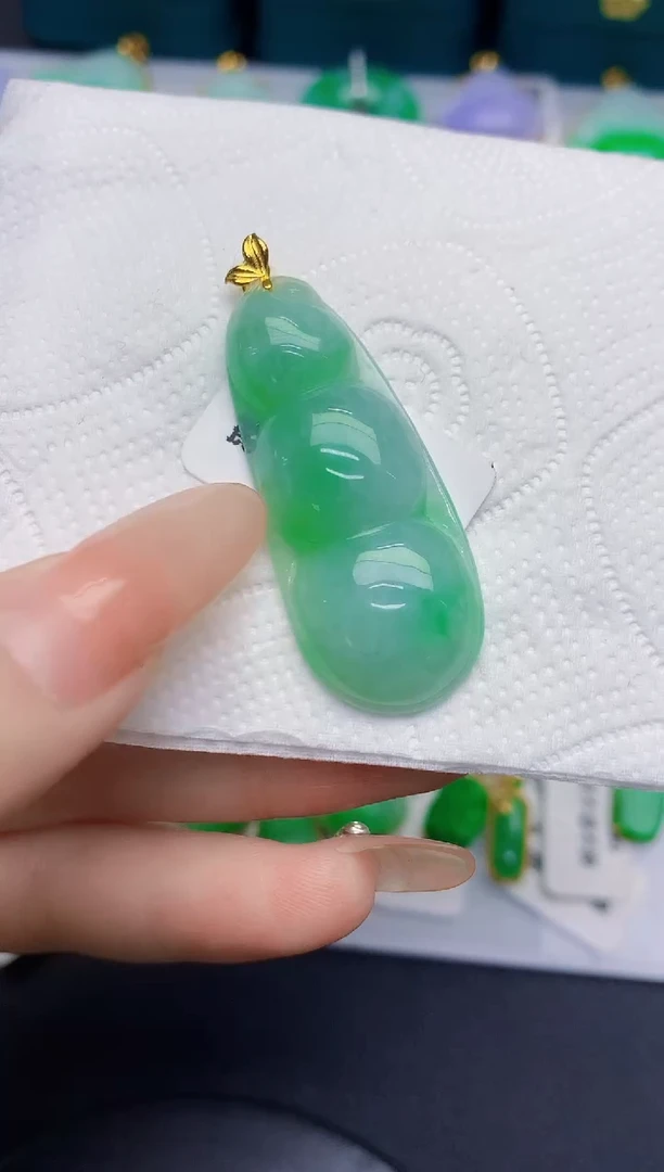 颈饰18K金镶嵌翡翠缅甸天然翡翠A货