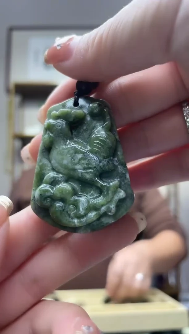 未镶嵌岫玉吊坠·