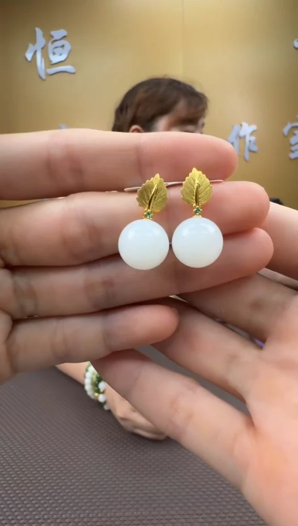 和田玉18K金镶嵌颈饰耳饰一对