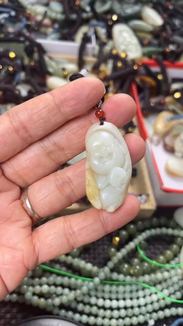 【闪购商品】和田玉颈饰未镶嵌多样性发货没有证书，拍一发一.有瑕