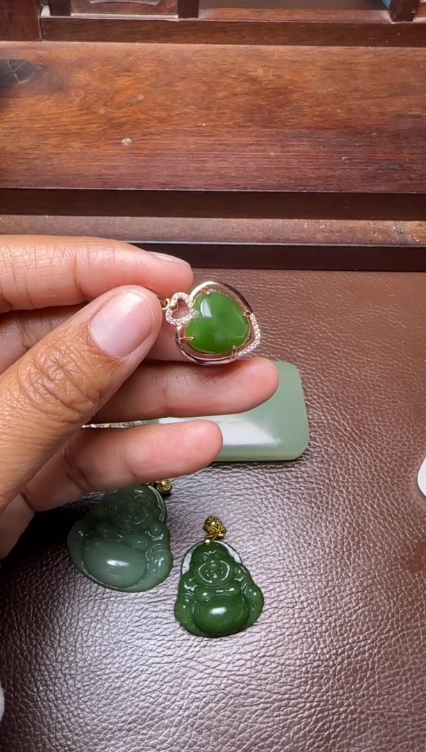 未镶嵌和田玉挂件和田玉挂件