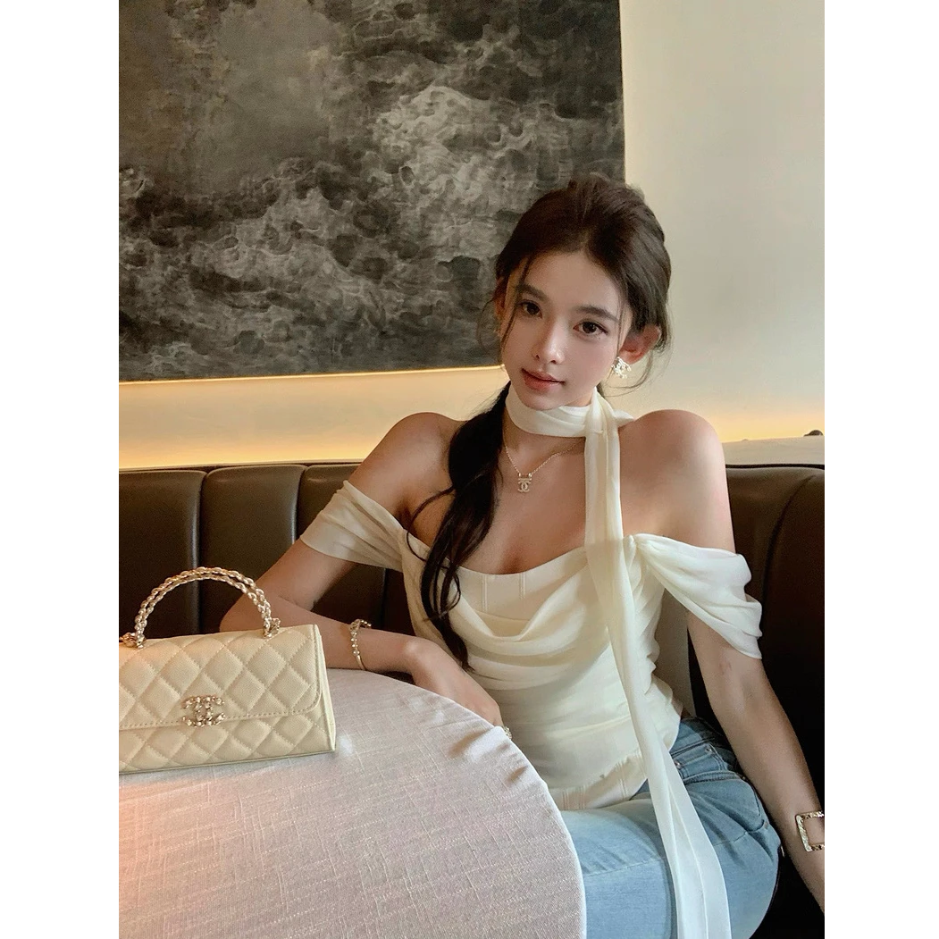 【悸动暮色】2025夏季新款轻法性感荡领上衣配铅笔牛仔裤两件套女