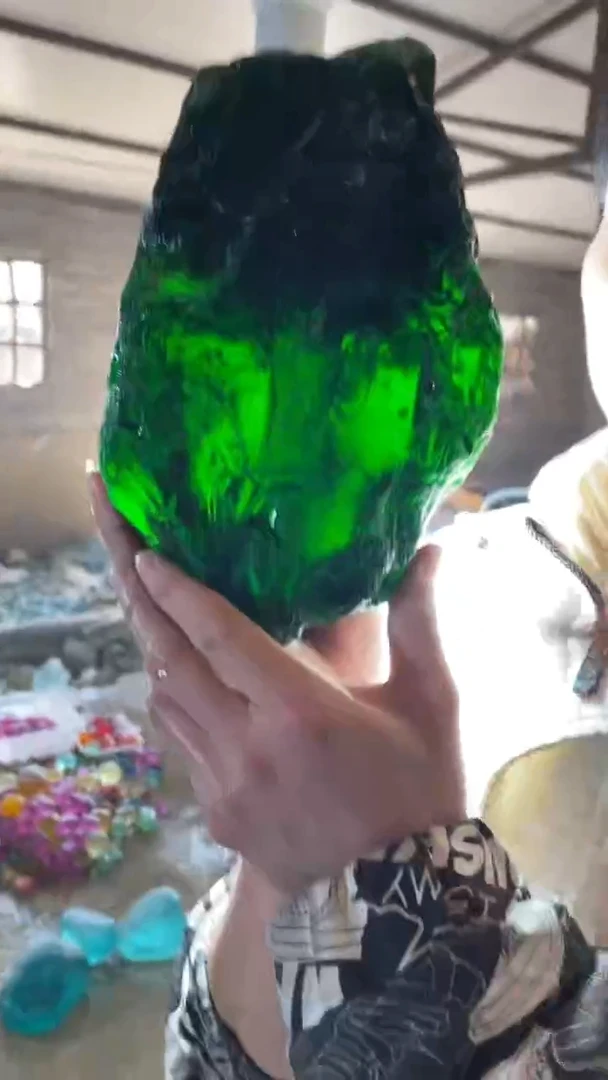 新疆五彩石原石摆件