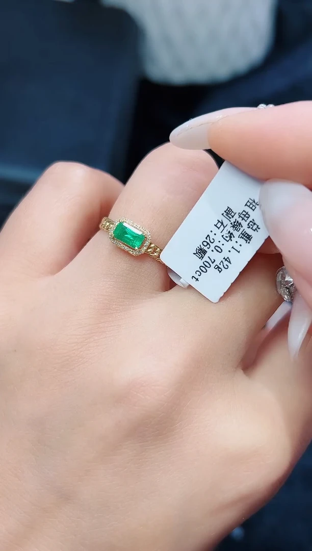 戒指18K金镶嵌祖母绿·