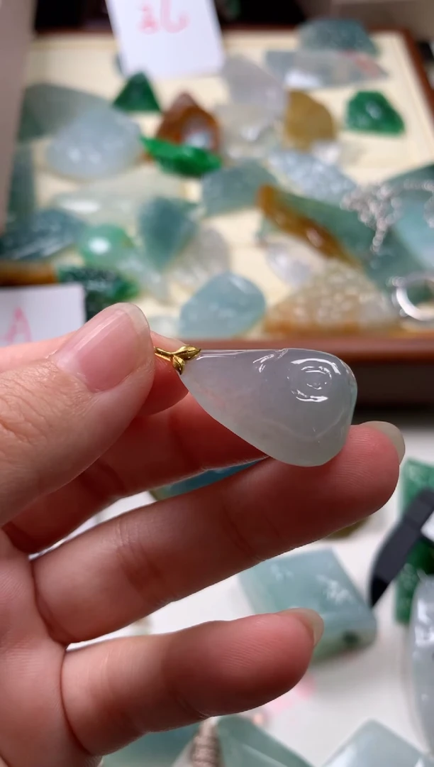 【闪购商品】翡翠颈饰18K金镶嵌吊坠