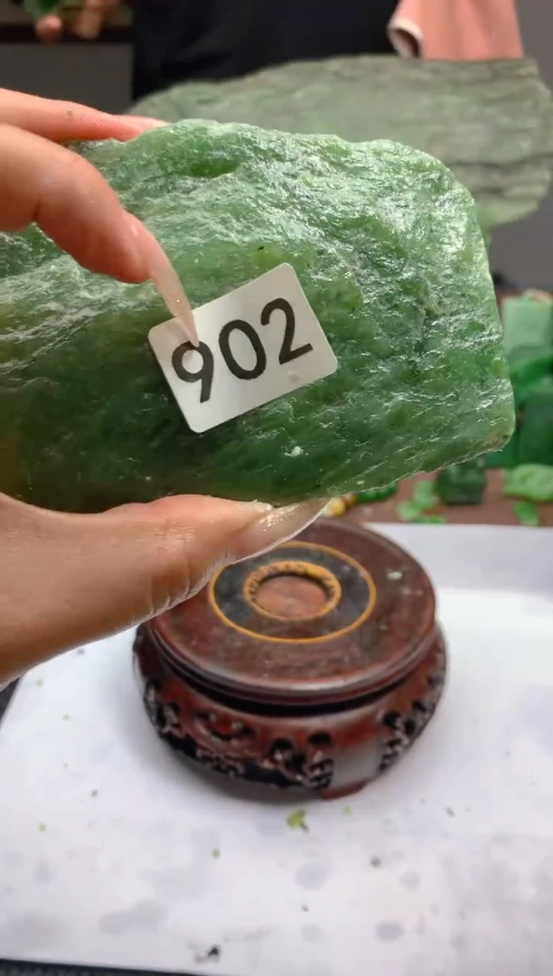 和田玉（碧玉）未镶嵌珠宝半成品902