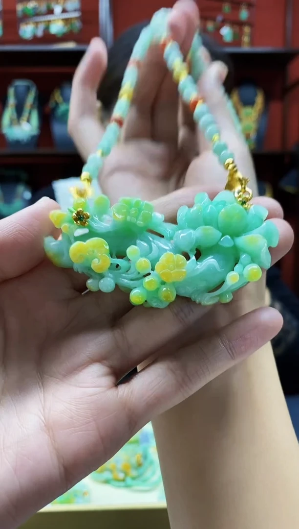 颈饰未镶嵌翡翠吊坠