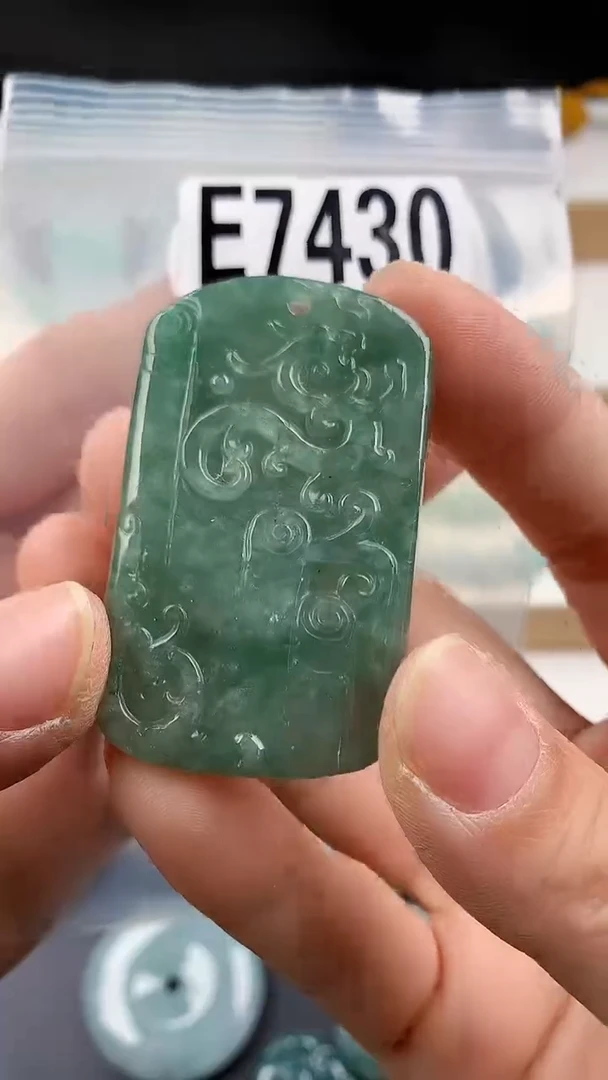 颈饰未镶嵌翡翠天然翡翠吊坠挂件