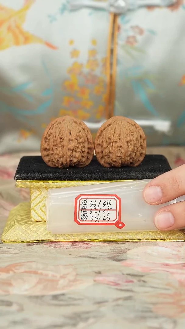 【闪购商品】文玩核桃把件密文狮子头